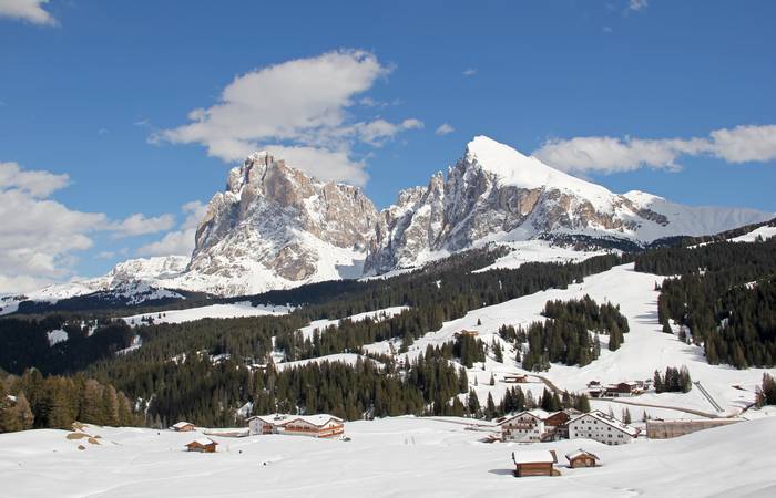 Die Seiser Alm ist ein beliebtes Skigebiet mit einer Vielzahl von Pisten und Liften. ( Foto: Adobe Stock-manza)
