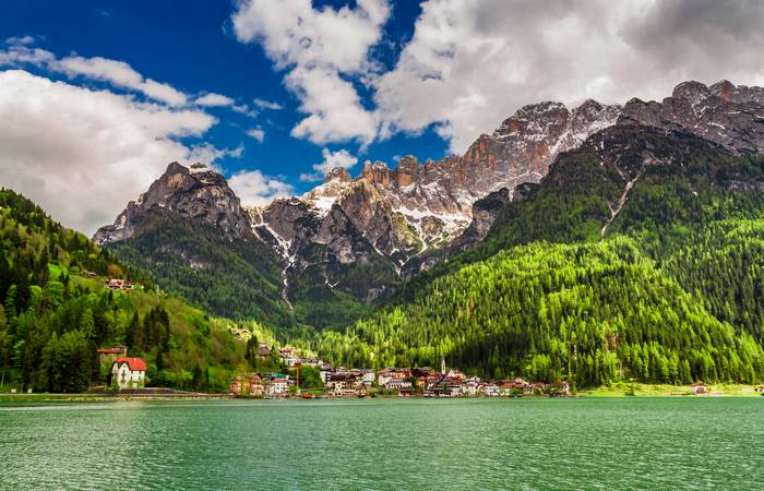 Südtirol besticht durch den Kontrast zwischen dem alpinen Norden und dem mediterranen Süden. (Foto:  AdobeStock - 176214878  shaiith9)