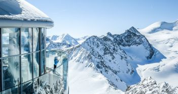Skifahren im Frühling: Tiroler Skigebiete noch geöffnet! (Foto: AdobeStock - Evgeniya Biriukova 231054244)