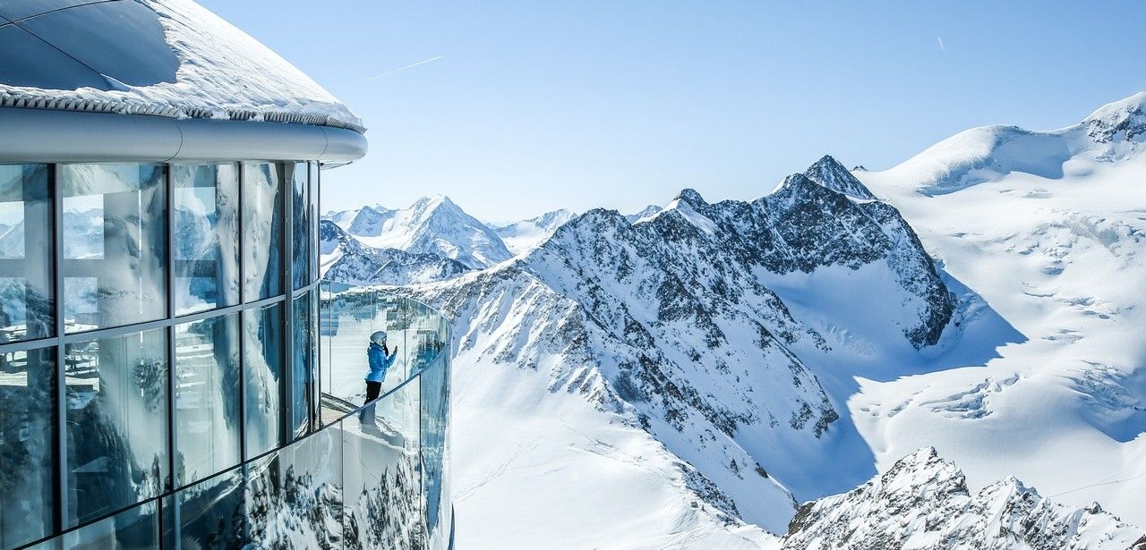 Skifahren im Frühling: Tiroler Skigebiete noch geöffnet! (Foto: AdobeStock - Evgeniya Biriukova 231054244)
