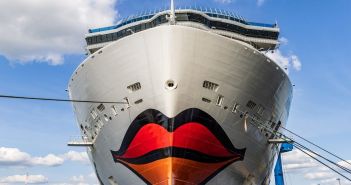 Echtzeit-Übersicht bietet Kreuzfahrt-Absagen und Routenänderungen jederzeit transparent und (Foto: AdobeStock - Hilda Weges - 528281746)